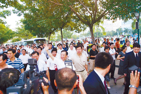 2005年9月12日，中共中央政治局黨委、國務院總理溫家寶視察我校